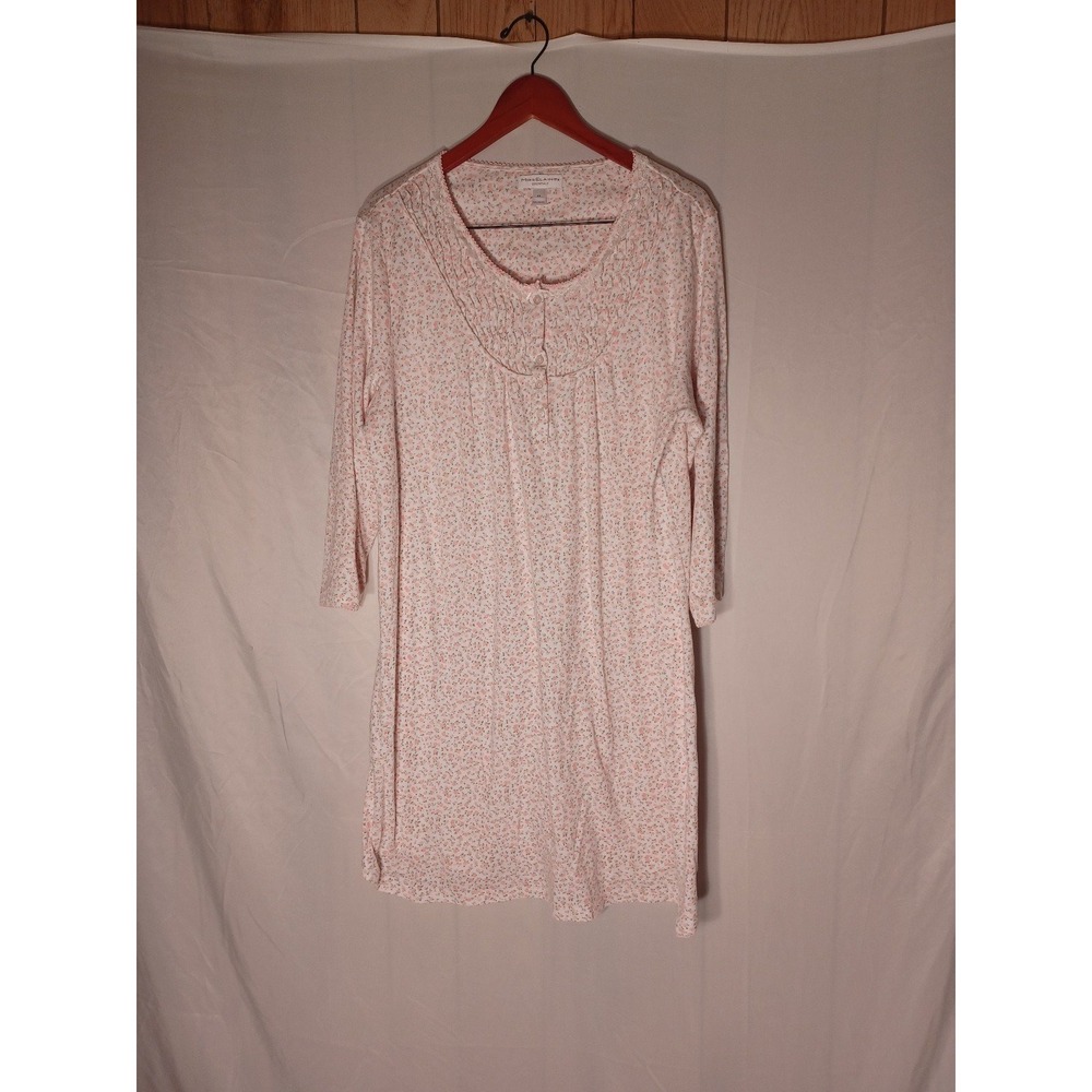 Miss Elaine nightgown‎
